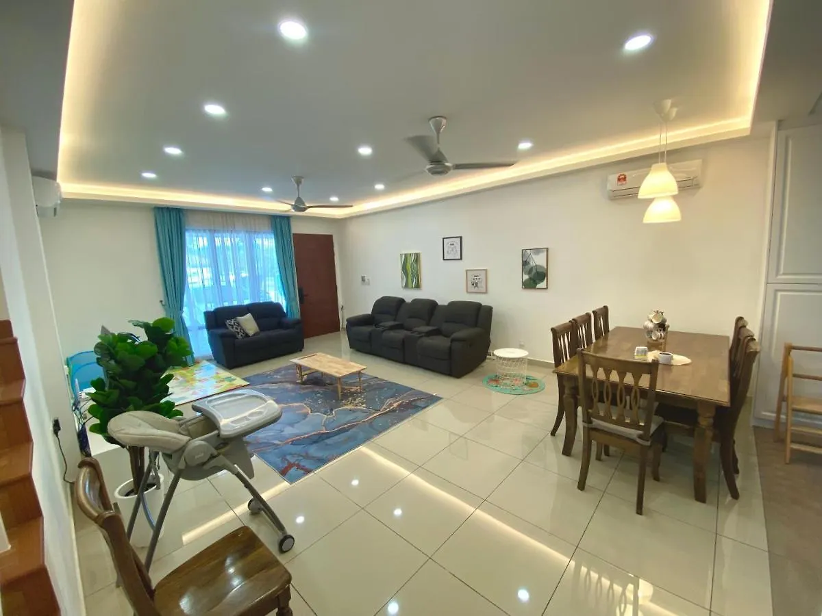 Little Boo Homestay @ Kota Warisan Sepang 0*,  Malaysia