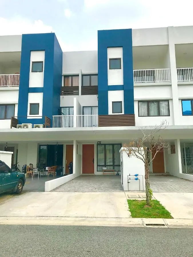 Little Boo Homestay @ Kota Warisan Sepang Apartment